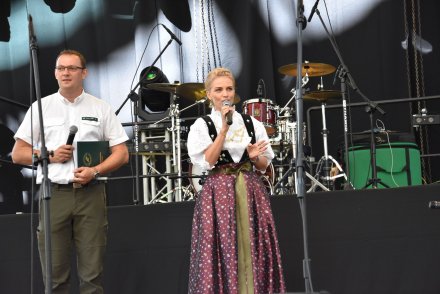 XXII Piknik Leśny - prowadzący Aneta Legierska i Wojciech Kohut